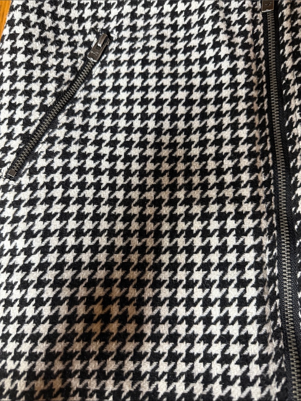Hollister Black & White Houndstooth Zip Mini Skirt - Picture 3 of 5